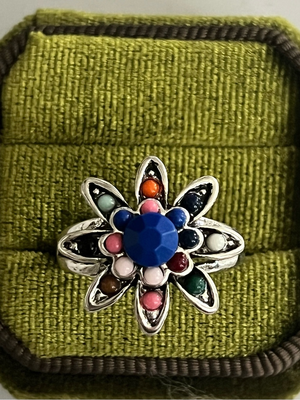 Multicolor Flower Cluster Ring with Blue Center - Size 9 NWT